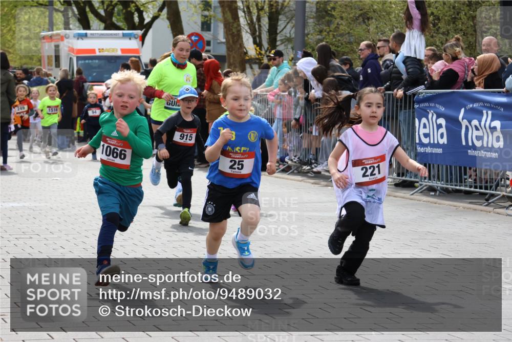 12.04.2026 - 45. Internationalen Wilhelmsburger Insellauf Strokosch-Dieckow http://msf.ph/oto/9489032 12.04.2026 14:09:29 Ziel 219, 216, 25, 1066, 209, 915, 221, 541, 1501, 249 meine-sportfotos.de