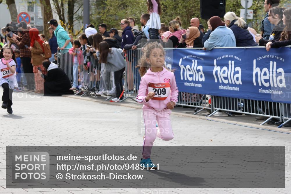 12.04.2026 - 45. Internationalen Wilhelmsburger Insellauf Strokosch-Dieckow http://msf.ph/oto/9489121 12.04.2026 14:09:27 Ziel 252, 270, 220, 219, 216, 25, 1066, 209, 915, 221, 541 meine-sportfotos.de