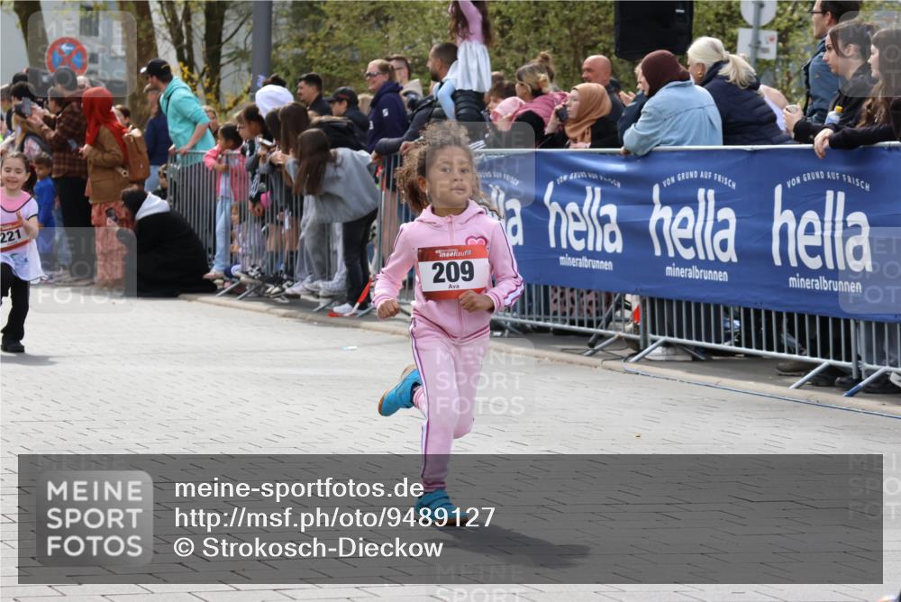 12.04.2026 - 45. Internationalen Wilhelmsburger Insellauf Strokosch-Dieckow http://msf.ph/oto/9489127 12.04.2026 14:09:27 Ziel 252, 270, 220, 219, 216, 25, 1066, 209, 915, 221, 541 meine-sportfotos.de