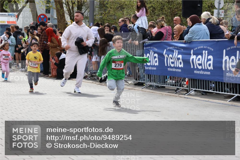 12.04.2026 - 45. Internationalen Wilhelmsburger Insellauf Strokosch-Dieckow http://msf.ph/oto/9489254 12.04.2026 14:09:22 Ziel 927, 215, 577, 223, 271, 691, 1511, 252, 270, 220, 219, 216 meine-sportfotos.de