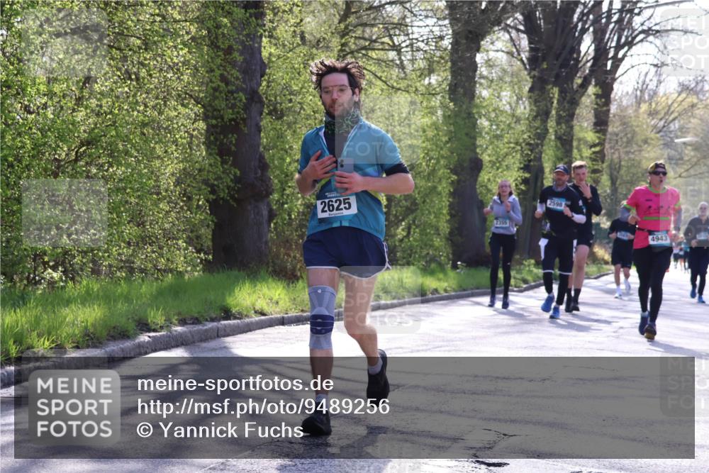 12.04.2026 - 45. Internationalen Wilhelmsburger Insellauf Yannick Fuchs http://msf.ph/oto/9489256 12.04.2026 10:40:58 Laufen 2625, 2355, 2598, 4943 meine-sportfotos.de