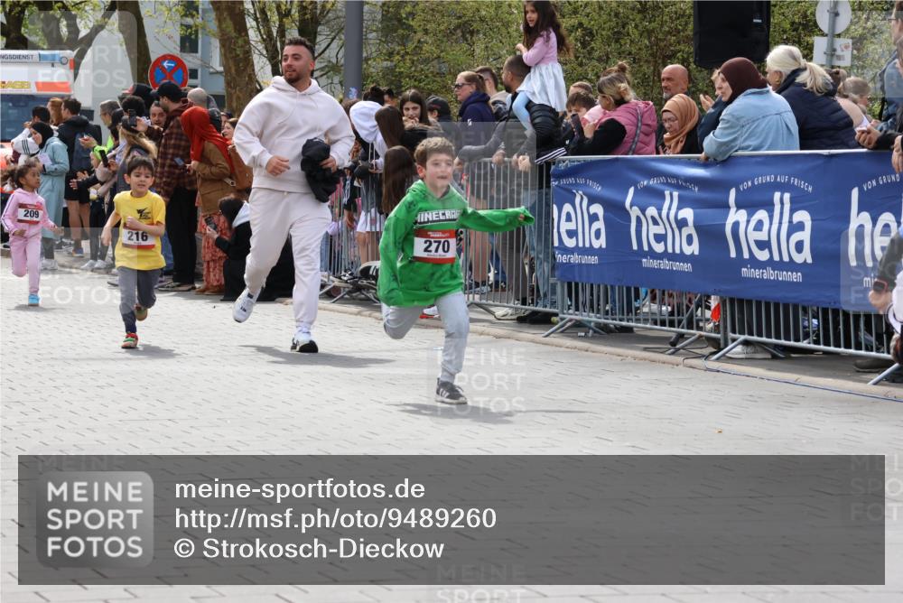 12.04.2026 - 45. Internationalen Wilhelmsburger Insellauf Strokosch-Dieckow http://msf.ph/oto/9489260 12.04.2026 14:09:22 Ziel 927, 215, 577, 223, 271, 691, 1511, 252, 270, 220, 219, 216 meine-sportfotos.de