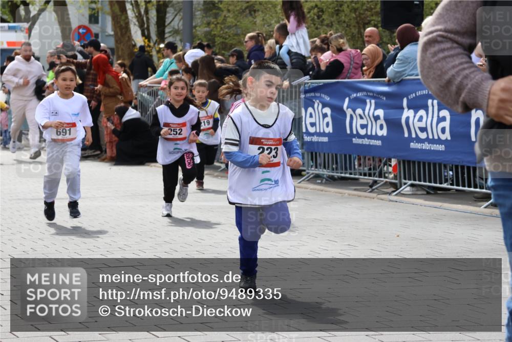12.04.2026 - 45. Internationalen Wilhelmsburger Insellauf Strokosch-Dieckow http://msf.ph/oto/9489335 12.04.2026 14:09:19 Ziel 947, 180, 12, 911, 741, 1502, 927, 215, 577, 223, 271, 691, 1511, 252, 270, 220, 219 meine-sportfotos.de