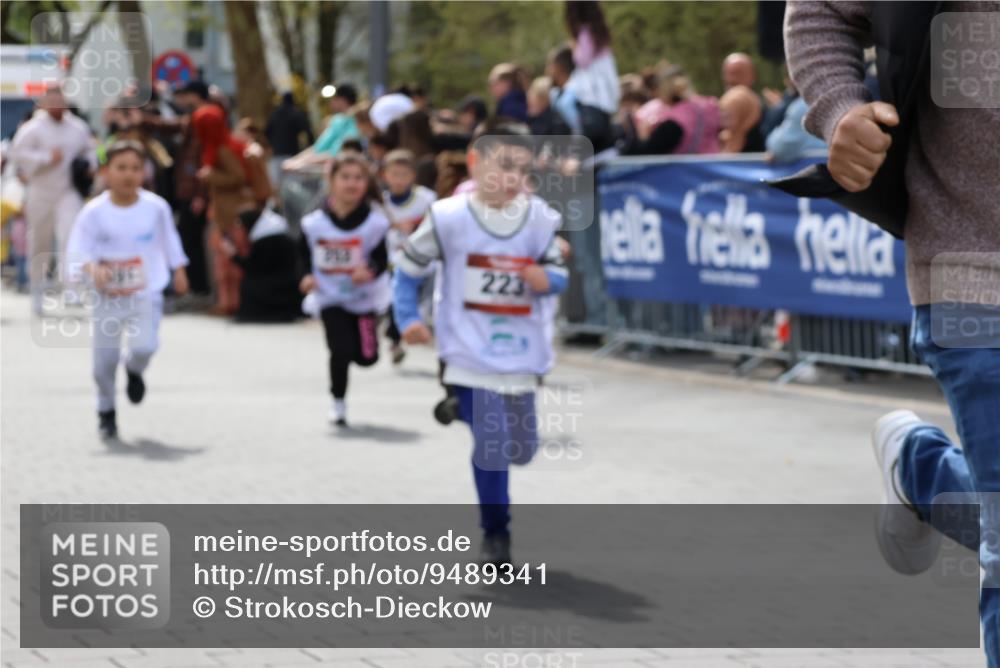 12.04.2026 - 45. Internationalen Wilhelmsburger Insellauf Strokosch-Dieckow http://msf.ph/oto/9489341 12.04.2026 14:09:19 Ziel 947, 180, 12, 911, 741, 1502, 927, 215, 577, 223, 271, 691, 1511, 252, 270, 220, 219 meine-sportfotos.de