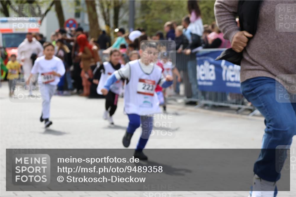 12.04.2026 - 45. Internationalen Wilhelmsburger Insellauf Strokosch-Dieckow http://msf.ph/oto/9489358 12.04.2026 14:09:19 Ziel 947, 180, 12, 911, 741, 1502, 927, 215, 577, 223, 271, 691, 1511, 252, 270, 220, 219 meine-sportfotos.de