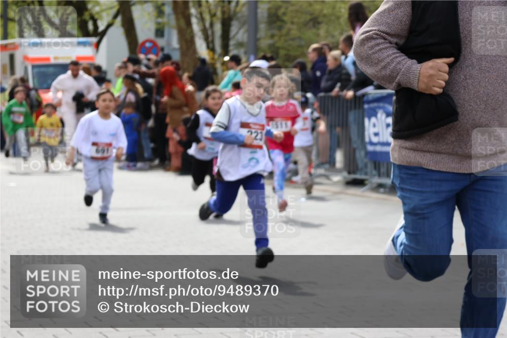 12.04.2026 - 45. Internationalen Wilhelmsburger Insellauf Strokosch-Dieckow http://msf.ph/oto/9489370 12.04.2026 14:09:18 Ziel 947, 180, 12, 911, 741, 1502, 927, 215, 577, 223, 271, 691, 1511, 252, 270, 220, 219 meine-sportfotos.de