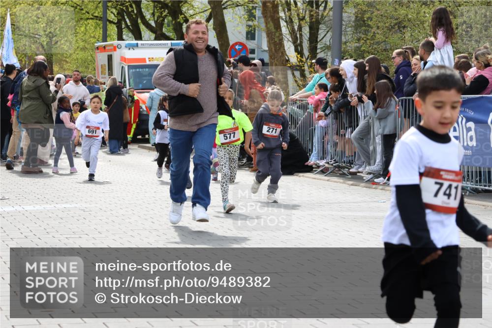 12.04.2026 - 45. Internationalen Wilhelmsburger Insellauf Strokosch-Dieckow http://msf.ph/oto/9489382 12.04.2026 14:09:16 Ziel 955, 786, 947, 180, 12, 911, 741, 1502, 927, 215, 577, 223, 271, 691, 1511, 252, 270, 220 meine-sportfotos.de