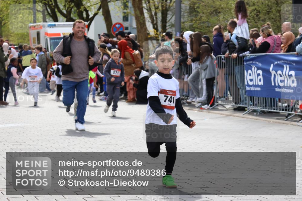 12.04.2026 - 45. Internationalen Wilhelmsburger Insellauf Strokosch-Dieckow http://msf.ph/oto/9489386 12.04.2026 14:09:16 Ziel 955, 786, 947, 180, 12, 911, 741, 1502, 927, 215, 577, 223, 271, 691, 1511, 252, 270, 220 meine-sportfotos.de