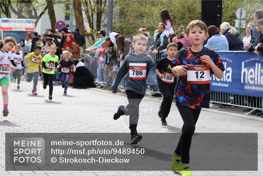 12.04.2026 - 45. Internationalen Wilhelmsburger Insellauf Strokosch-Dieckow http://msf.ph/oto/9489450 12.04.2026 14:09:11 Ziel 214, 939, 274, 191, 1075, 52, 247, 453, 273, 955, 786, 947, 180, 12, 911, 741, 1502, 927, 215, 577 meine-sportfotos.de