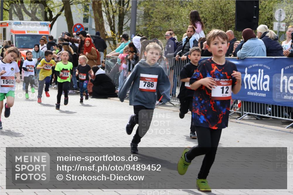 12.04.2026 - 45. Internationalen Wilhelmsburger Insellauf Strokosch-Dieckow http://msf.ph/oto/9489452 12.04.2026 14:09:11 Ziel 214, 939, 274, 191, 1075, 52, 247, 453, 273, 955, 786, 947, 180, 12, 911, 741, 1502, 927, 215, 577 meine-sportfotos.de