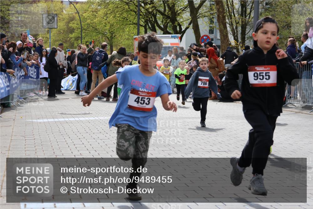 12.04.2026 - 45. Internationalen Wilhelmsburger Insellauf Strokosch-Dieckow http://msf.ph/oto/9489455 12.04.2026 14:09:10 Ziel 50, 256, 214, 939, 274, 191, 1075, 52, 247, 453, 273, 955, 786, 947, 180, 12, 911, 741, 1502, 927, 215 meine-sportfotos.de
