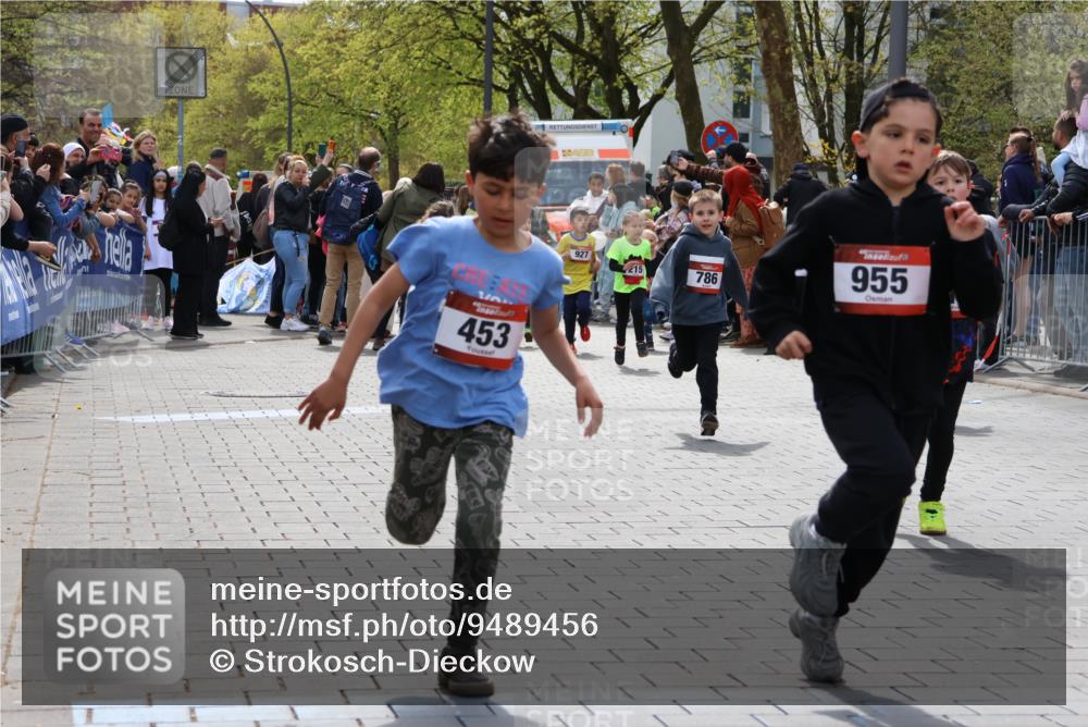 12.04.2026 - 45. Internationalen Wilhelmsburger Insellauf Strokosch-Dieckow http://msf.ph/oto/9489456 12.04.2026 14:09:10 Ziel 50, 256, 214, 939, 274, 191, 1075, 52, 247, 453, 273, 955, 786, 947, 180, 12, 911, 741, 1502, 927, 215 meine-sportfotos.de