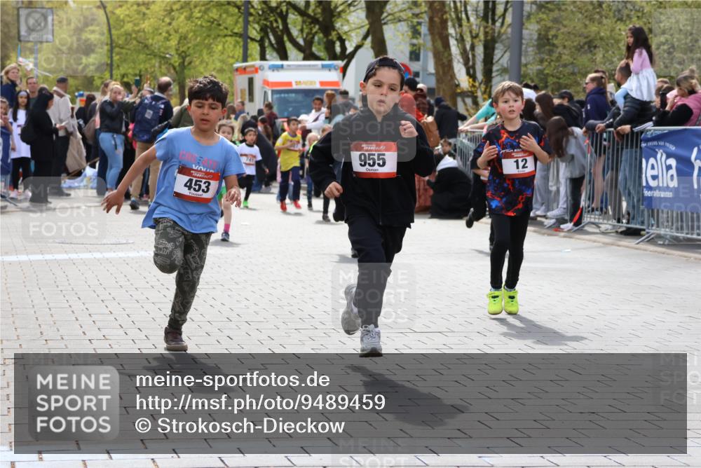 12.04.2026 - 45. Internationalen Wilhelmsburger Insellauf Strokosch-Dieckow http://msf.ph/oto/9489459 12.04.2026 14:09:09 Ziel 50, 256, 214, 939, 274, 191, 1075, 52, 247, 453, 273, 955, 786, 947, 180, 12, 911, 741, 1502 meine-sportfotos.de