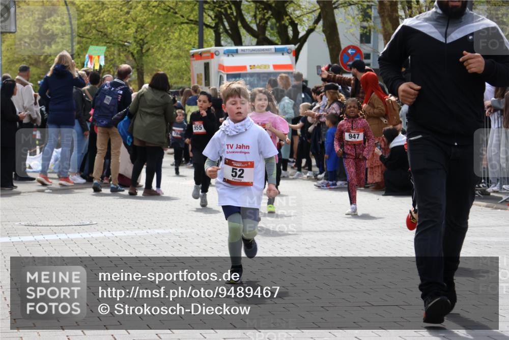 12.04.2026 - 45. Internationalen Wilhelmsburger Insellauf Strokosch-Dieckow http://msf.ph/oto/9489467 12.04.2026 14:09:05 Ziel 928, 953, 614, 235, 50, 256, 214, 939, 274, 191, 1075, 52, 247, 453, 273, 955, 786 meine-sportfotos.de