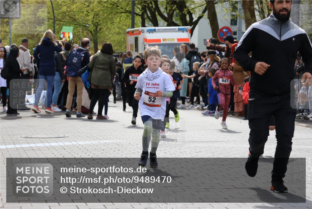 12.04.2026 - 45. Internationalen Wilhelmsburger Insellauf Strokosch-Dieckow http://msf.ph/oto/9489470 12.04.2026 14:09:05 Ziel 928, 953, 614, 235, 50, 256, 214, 939, 274, 191, 1075, 52, 247, 453, 273, 955, 786 meine-sportfotos.de