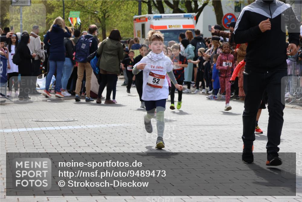 12.04.2026 - 45. Internationalen Wilhelmsburger Insellauf Strokosch-Dieckow http://msf.ph/oto/9489473 12.04.2026 14:09:05 Ziel 928, 953, 614, 235, 50, 256, 214, 939, 274, 191, 1075, 52, 247, 453, 273, 955, 786 meine-sportfotos.de