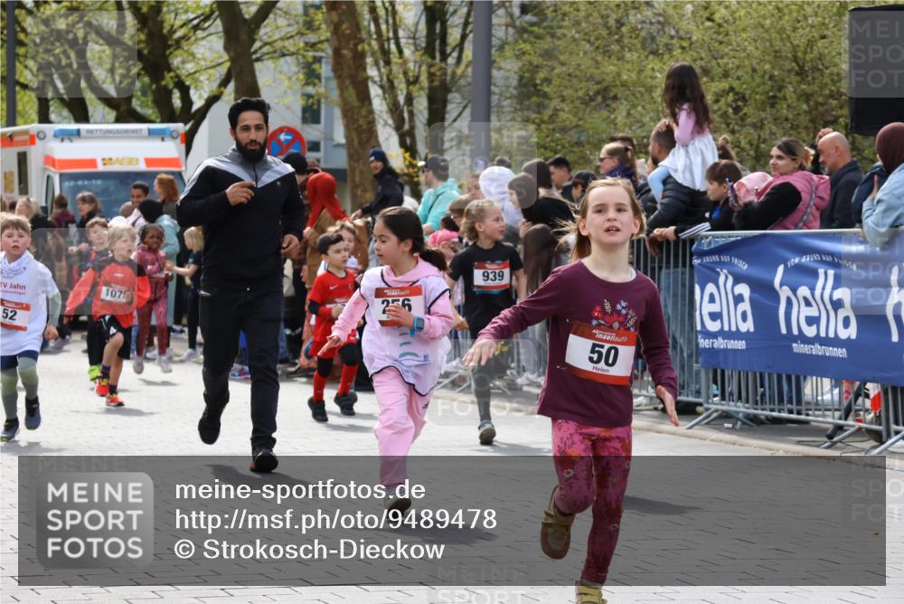 12.04.2026 - 45. Internationalen Wilhelmsburger Insellauf Strokosch-Dieckow http://msf.ph/oto/9489478 12.04.2026 14:09:02 Ziel 713, 547, 762, 281, 928, 953, 614, 235, 50, 256, 214, 939, 274, 191, 1075, 52, 247 meine-sportfotos.de