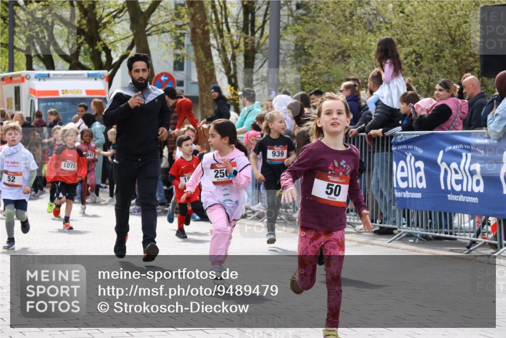 12.04.2026 - 45. Internationalen Wilhelmsburger Insellauf Strokosch-Dieckow http://msf.ph/oto/9489479 12.04.2026 14:09:02 Ziel 713, 547, 762, 281, 928, 953, 614, 235, 50, 256, 214, 939, 274, 191, 1075, 52, 247 meine-sportfotos.de