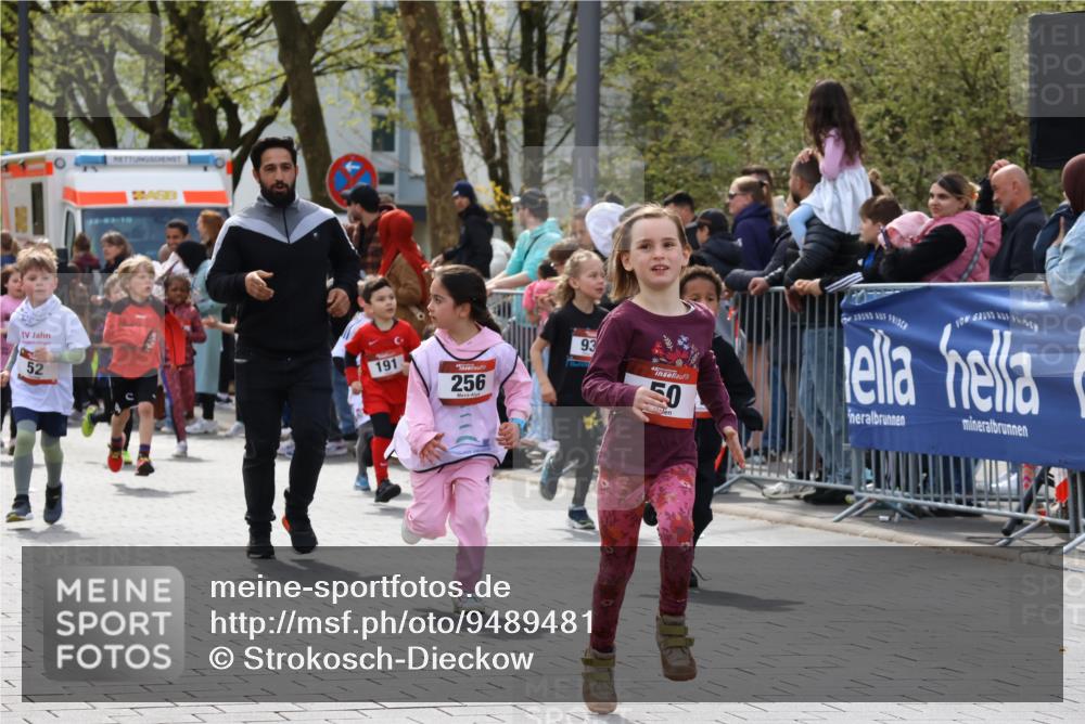 12.04.2026 - 45. Internationalen Wilhelmsburger Insellauf Strokosch-Dieckow http://msf.ph/oto/9489481 12.04.2026 14:09:02 Ziel 713, 547, 762, 281, 928, 953, 614, 235, 50, 256, 214, 939, 274, 191, 1075, 52, 247 meine-sportfotos.de