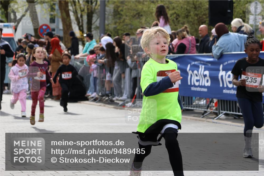 12.04.2026 - 45. Internationalen Wilhelmsburger Insellauf Strokosch-Dieckow http://msf.ph/oto/9489485 12.04.2026 14:09:01 Ziel 1506, 266, 713, 547, 762, 281, 928, 953, 614, 235, 50, 256, 214, 939, 274, 191, 1075 meine-sportfotos.de