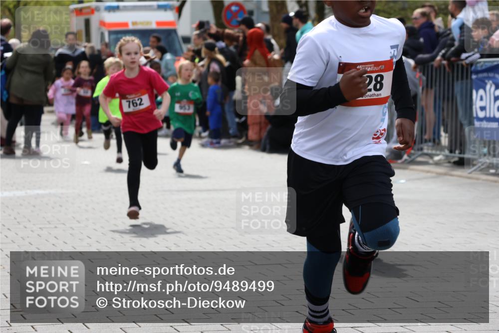 12.04.2026 - 45. Internationalen Wilhelmsburger Insellauf Strokosch-Dieckow http://msf.ph/oto/9489499 12.04.2026 14:08:57 Ziel 211, 711, 530, 91, 254, 1506, 266, 713, 547, 762, 281, 928, 953, 614, 235 meine-sportfotos.de