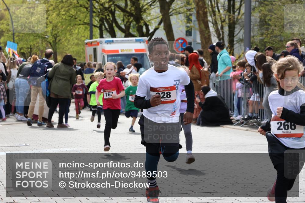 12.04.2026 - 45. Internationalen Wilhelmsburger Insellauf Strokosch-Dieckow http://msf.ph/oto/9489503 12.04.2026 14:08:56 Ziel 211, 711, 530, 91, 254, 1506, 266, 713, 547, 762, 281, 928, 953, 614, 235 meine-sportfotos.de