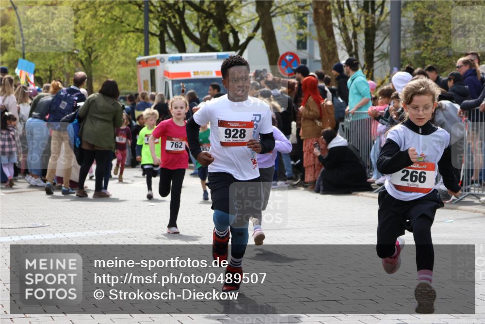 12.04.2026 - 45. Internationalen Wilhelmsburger Insellauf Strokosch-Dieckow http://msf.ph/oto/9489507 12.04.2026 14:08:56 Ziel 211, 711, 530, 91, 254, 1506, 266, 713, 547, 762, 281, 928, 953, 614, 235 meine-sportfotos.de