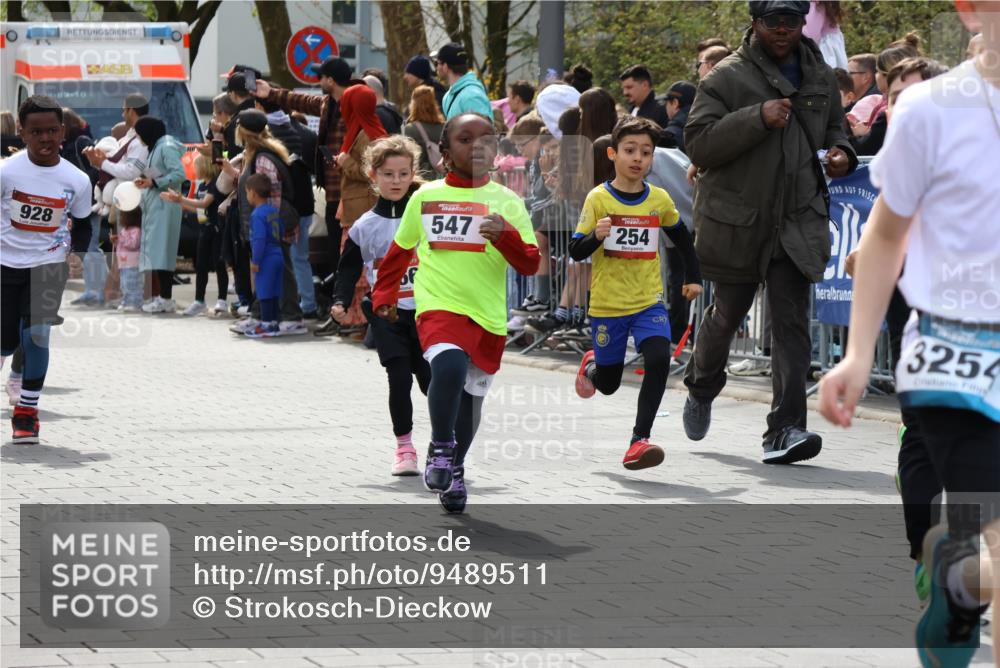 12.04.2026 - 45. Internationalen Wilhelmsburger Insellauf Strokosch-Dieckow http://msf.ph/oto/9489511 12.04.2026 14:08:54 Ziel 211, 711, 530, 91, 254, 1506, 266, 713, 547, 762, 281, 928, 953 meine-sportfotos.de