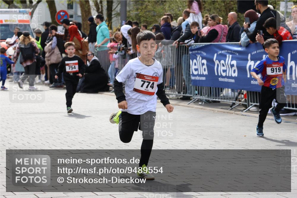 12.04.2026 - 45. Internationalen Wilhelmsburger Insellauf Strokosch-Dieckow http://msf.ph/oto/9489554 12.04.2026 14:08:43 Ziel 1057, 232, 749, 967, 774, 919, 754 meine-sportfotos.de