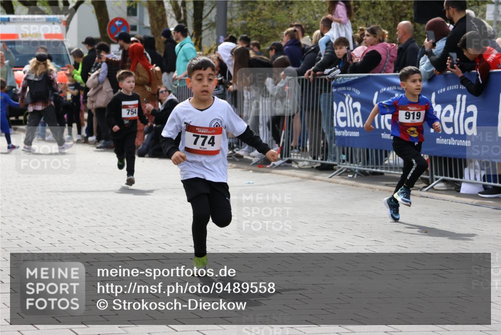 12.04.2026 - 45. Internationalen Wilhelmsburger Insellauf Strokosch-Dieckow http://msf.ph/oto/9489558 12.04.2026 14:08:43 Ziel 1057, 232, 749, 967, 774, 919, 754 meine-sportfotos.de