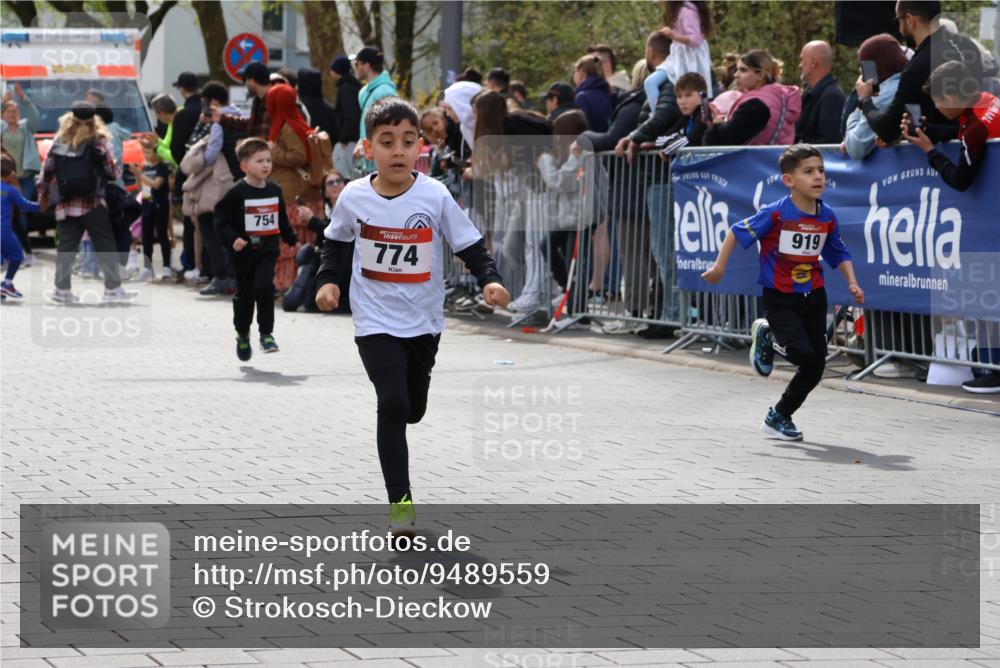 12.04.2026 - 45. Internationalen Wilhelmsburger Insellauf Strokosch-Dieckow http://msf.ph/oto/9489559 12.04.2026 14:08:43 Ziel 1057, 232, 749, 967, 774, 919, 754 meine-sportfotos.de