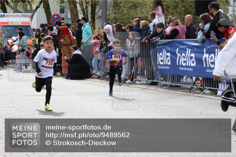 12.04.2026 - 45. Internationalen Wilhelmsburger Insellauf Strokosch-Dieckow http://msf.ph/oto/9489562 12.04.2026 14:08:42 Ziel 1057, 232, 749, 967, 774, 919, 754 meine-sportfotos.de
