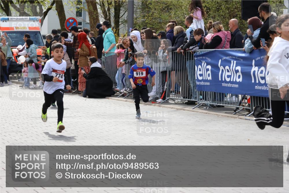 12.04.2026 - 45. Internationalen Wilhelmsburger Insellauf Strokosch-Dieckow http://msf.ph/oto/9489563 12.04.2026 14:08:42 Ziel 1057, 232, 749, 967, 774, 919, 754 meine-sportfotos.de