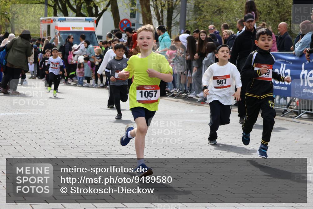 12.04.2026 - 45. Internationalen Wilhelmsburger Insellauf Strokosch-Dieckow http://msf.ph/oto/9489580 12.04.2026 14:08:38 Ziel 175, 174, 653, 143, 1057, 232, 749, 967, 774 meine-sportfotos.de
