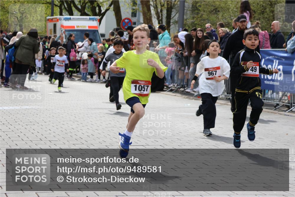 12.04.2026 - 45. Internationalen Wilhelmsburger Insellauf Strokosch-Dieckow http://msf.ph/oto/9489581 12.04.2026 14:08:38 Ziel 175, 174, 653, 143, 1057, 232, 749, 967, 774 meine-sportfotos.de