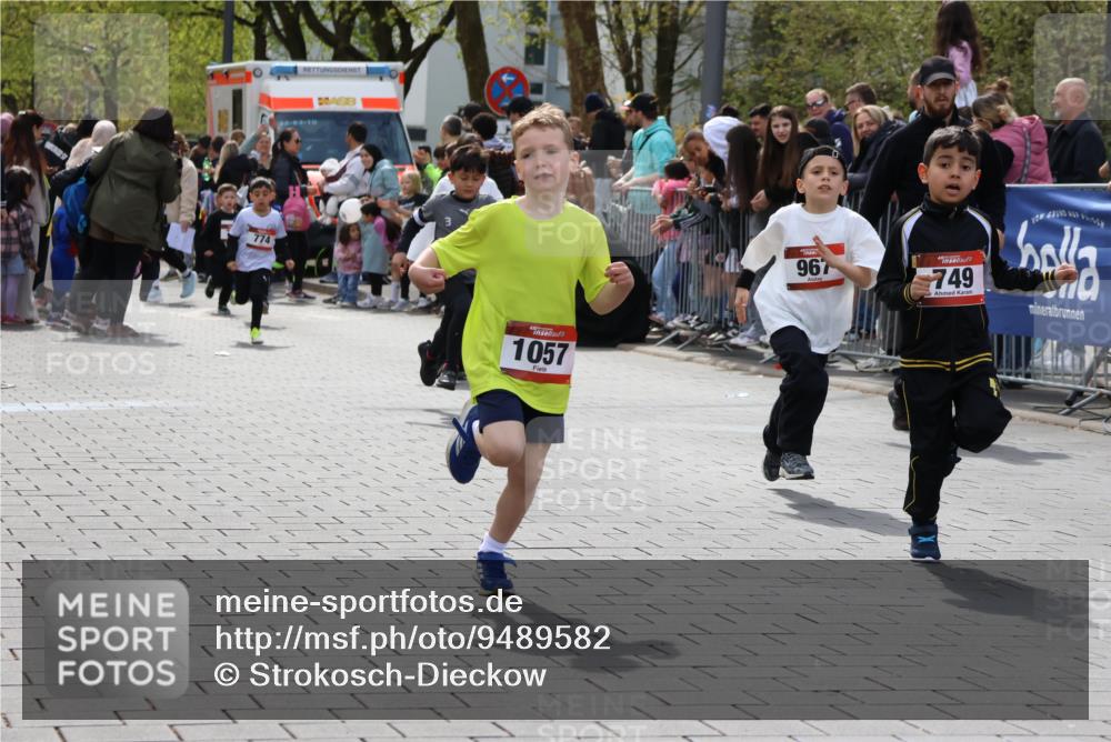 12.04.2026 - 45. Internationalen Wilhelmsburger Insellauf Strokosch-Dieckow http://msf.ph/oto/9489582 12.04.2026 14:08:38 Ziel 175, 174, 653, 143, 1057, 232, 749, 967, 774 meine-sportfotos.de