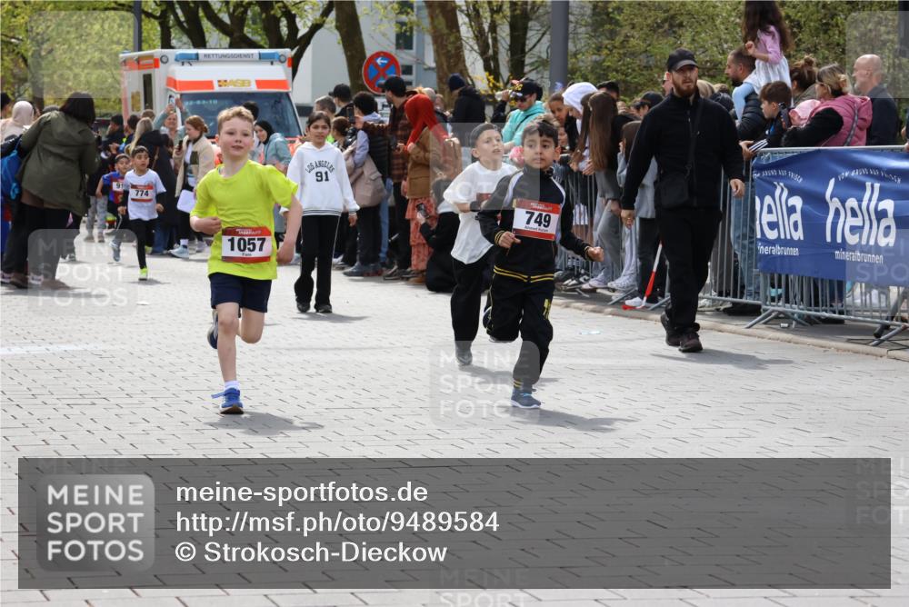 12.04.2026 - 45. Internationalen Wilhelmsburger Insellauf Strokosch-Dieckow http://msf.ph/oto/9489584 12.04.2026 14:08:37 Ziel 782, 258, 175, 174, 653, 143, 1057, 232, 749, 967, 774 meine-sportfotos.de