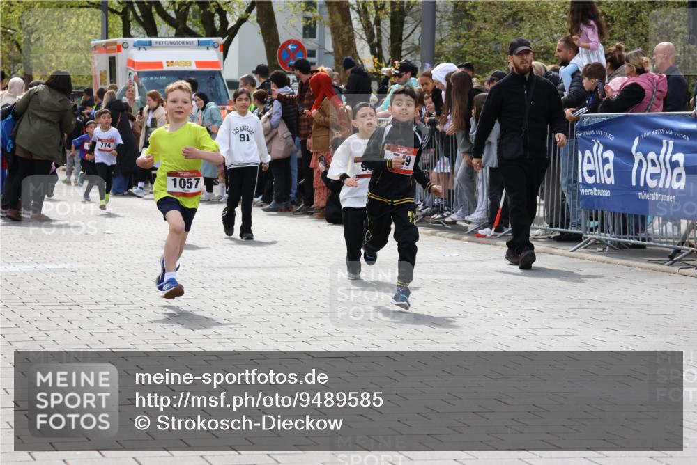 12.04.2026 - 45. Internationalen Wilhelmsburger Insellauf Strokosch-Dieckow http://msf.ph/oto/9489585 12.04.2026 14:08:37 Ziel 782, 258, 175, 174, 653, 143, 1057, 232, 749, 967, 774 meine-sportfotos.de