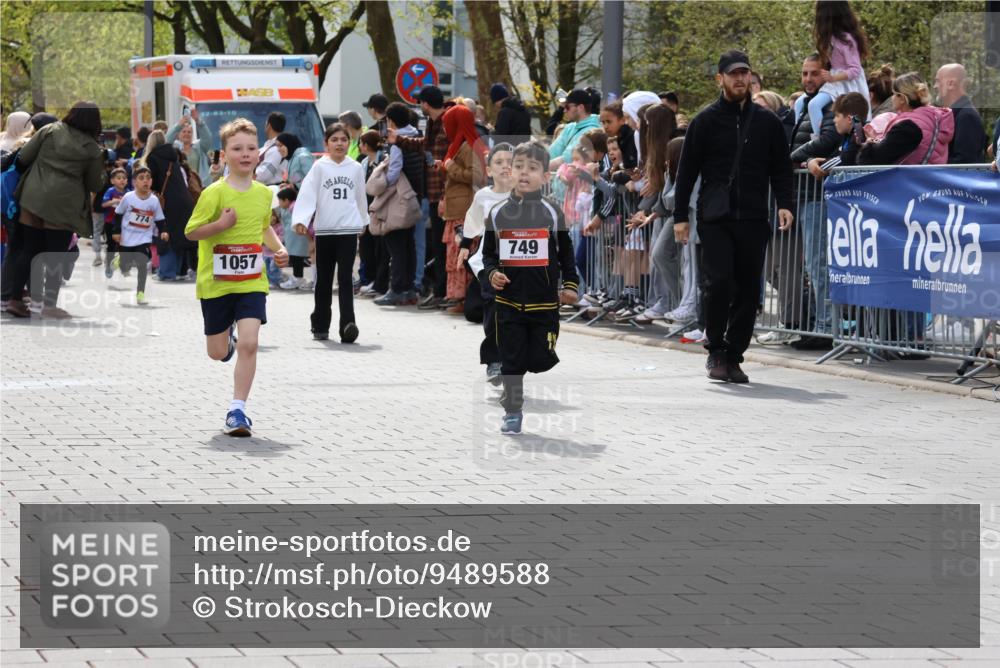 12.04.2026 - 45. Internationalen Wilhelmsburger Insellauf Strokosch-Dieckow http://msf.ph/oto/9489588 12.04.2026 14:08:37 Ziel 782, 258, 175, 174, 653, 143, 1057, 232, 749, 967, 774 meine-sportfotos.de