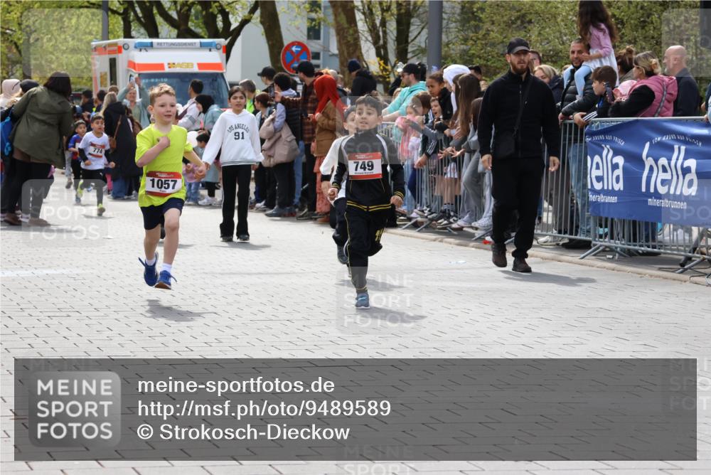 12.04.2026 - 45. Internationalen Wilhelmsburger Insellauf Strokosch-Dieckow http://msf.ph/oto/9489589 12.04.2026 14:08:37 Ziel 782, 258, 175, 174, 653, 143, 1057, 232, 749, 967, 774 meine-sportfotos.de