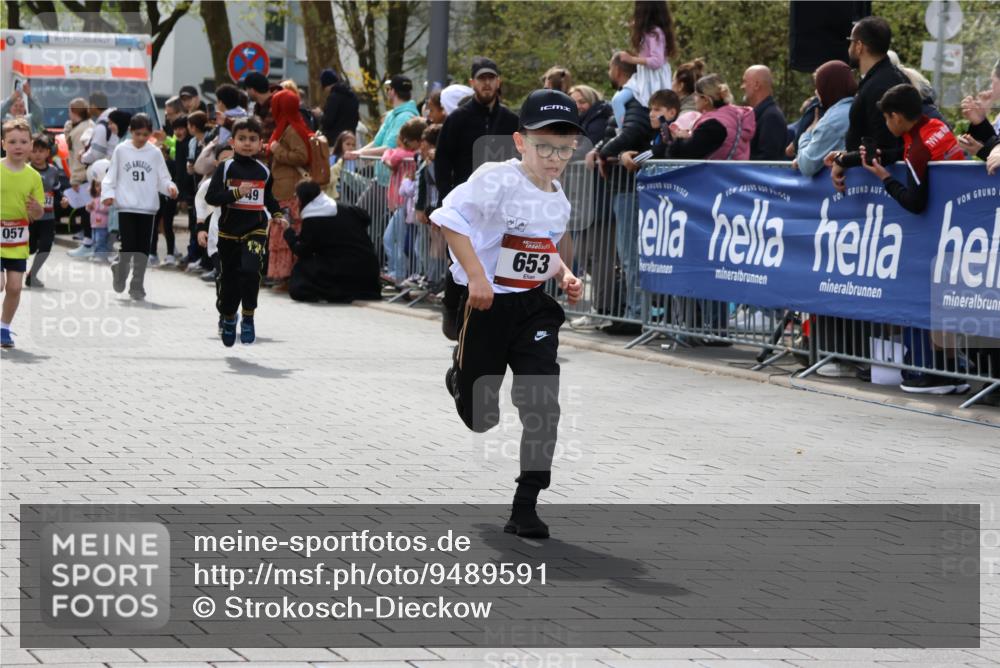 12.04.2026 - 45. Internationalen Wilhelmsburger Insellauf Strokosch-Dieckow http://msf.ph/oto/9489591 12.04.2026 14:08:36 Ziel 782, 258, 175, 174, 653, 143, 1057, 232, 749, 967 meine-sportfotos.de