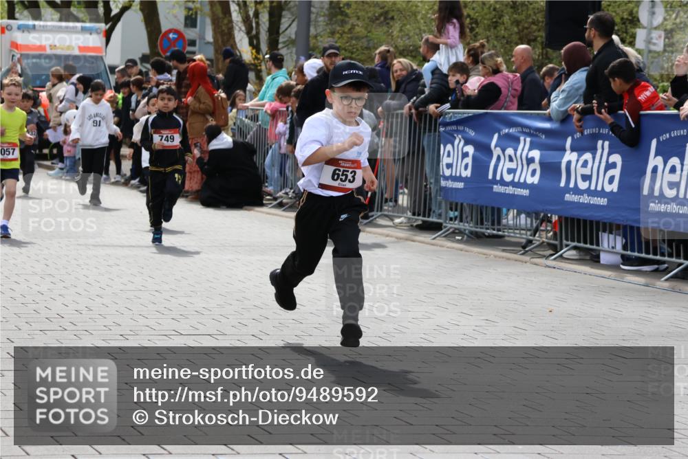 12.04.2026 - 45. Internationalen Wilhelmsburger Insellauf Strokosch-Dieckow http://msf.ph/oto/9489592 12.04.2026 14:08:36 Ziel 782, 258, 175, 174, 653, 143, 1057, 232, 749, 967 meine-sportfotos.de