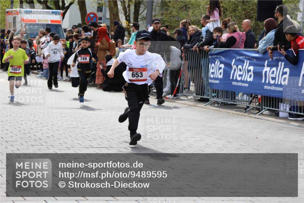 12.04.2026 - 45. Internationalen Wilhelmsburger Insellauf Strokosch-Dieckow http://msf.ph/oto/9489595 12.04.2026 14:08:36 Ziel 782, 258, 175, 174, 653, 143, 1057, 232, 749, 967 meine-sportfotos.de