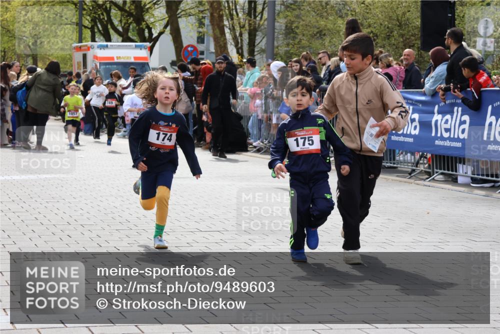 12.04.2026 - 45. Internationalen Wilhelmsburger Insellauf Strokosch-Dieckow http://msf.ph/oto/9489603 12.04.2026 14:08:33 Ziel 1505, 782, 258, 175, 174, 653, 143, 1057, 232 meine-sportfotos.de