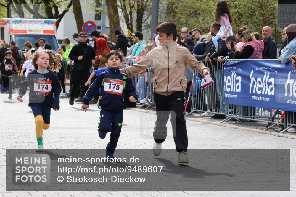 12.04.2026 - 45. Internationalen Wilhelmsburger Insellauf Strokosch-Dieckow http://msf.ph/oto/9489607 12.04.2026 14:08:32 Ziel 716, 1505, 782, 258, 175, 174, 653, 143, 1057 meine-sportfotos.de