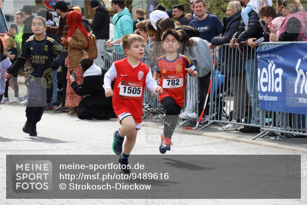 12.04.2026 - 45. Internationalen Wilhelmsburger Insellauf Strokosch-Dieckow http://msf.ph/oto/9489616 12.04.2026 14:08:27 Ziel 58, 26, 716, 1505, 782, 258, 175 meine-sportfotos.de