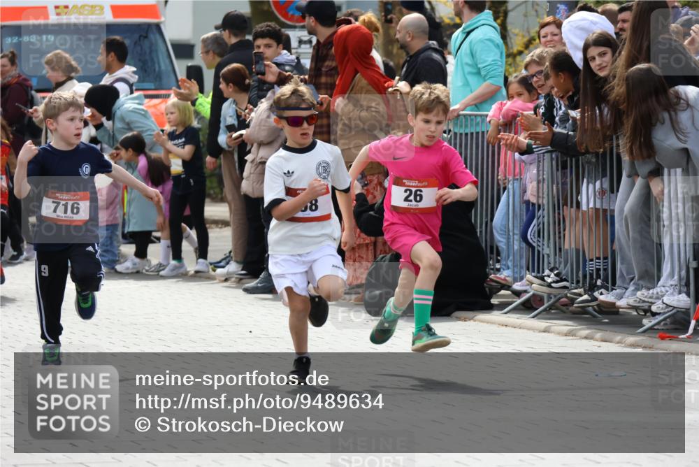 12.04.2026 - 45. Internationalen Wilhelmsburger Insellauf Strokosch-Dieckow http://msf.ph/oto/9489634 12.04.2026 14:08:23 Ziel 1510, 1509, 58, 26, 716, 1505 meine-sportfotos.de