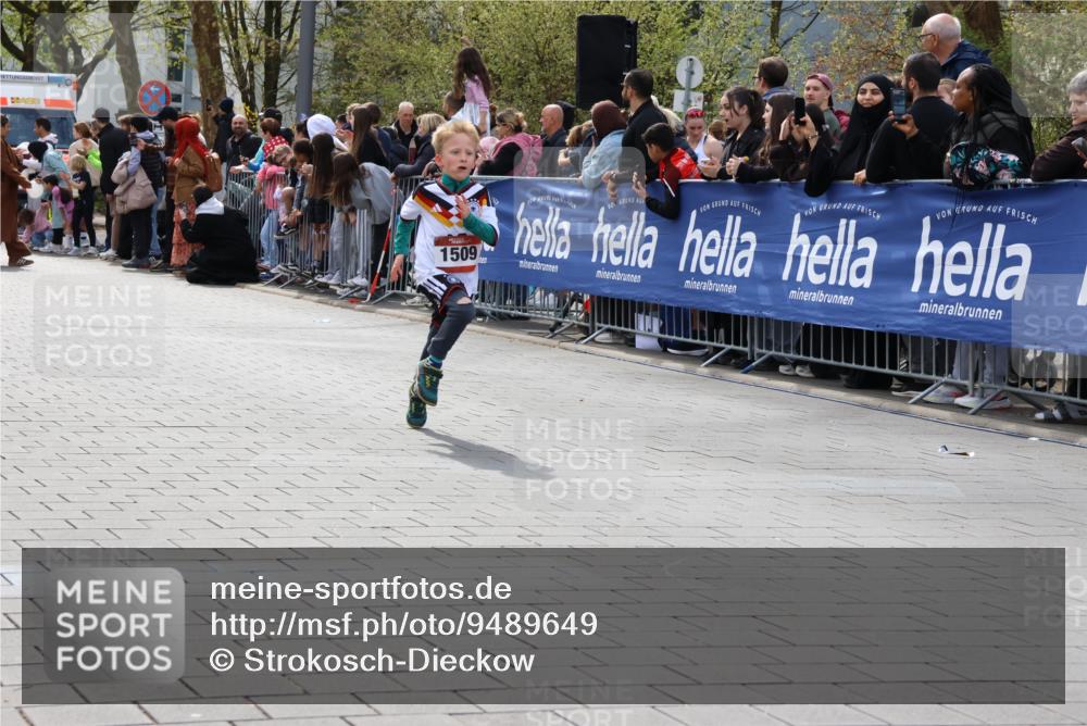 12.04.2026 - 45. Internationalen Wilhelmsburger Insellauf Strokosch-Dieckow http://msf.ph/oto/9489649 12.04.2026 14:08:18 Ziel 788, 1510, 1509 meine-sportfotos.de