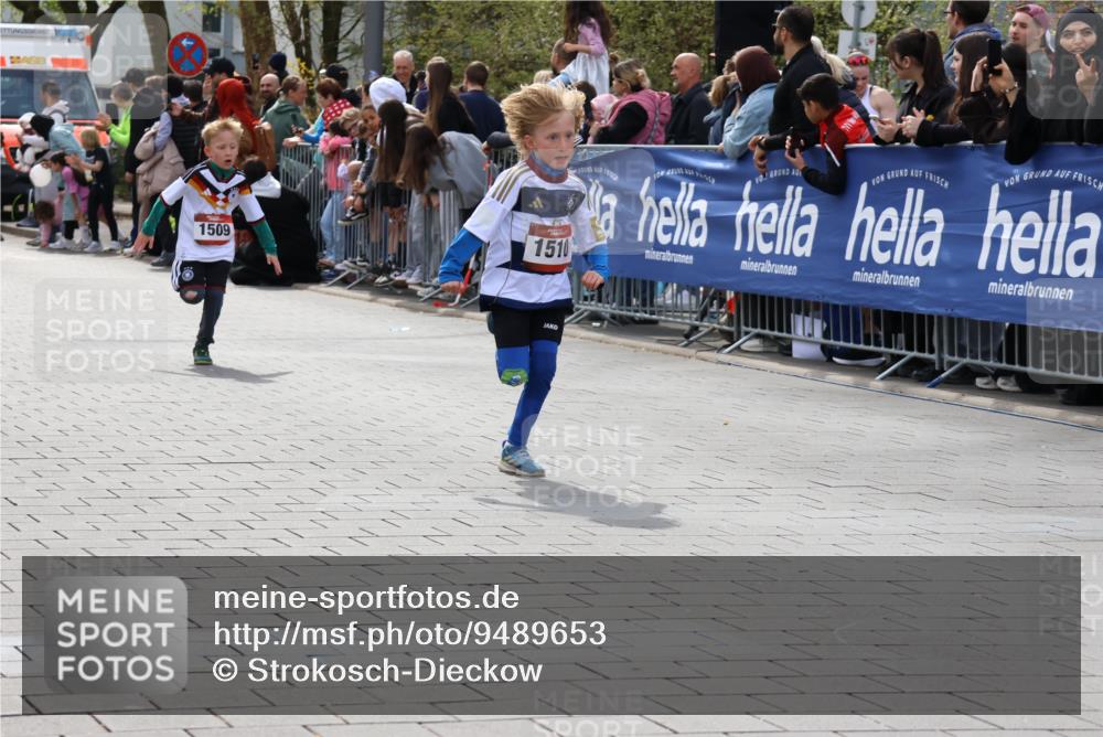 12.04.2026 - 45. Internationalen Wilhelmsburger Insellauf Strokosch-Dieckow http://msf.ph/oto/9489653 12.04.2026 14:08:17 Ziel 1523, 788, 1510, 1509 meine-sportfotos.de