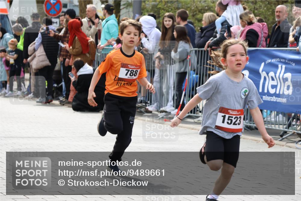 12.04.2026 - 45. Internationalen Wilhelmsburger Insellauf Strokosch-Dieckow http://msf.ph/oto/9489661 12.04.2026 14:08:11 Ziel 1523, 788, 1510 meine-sportfotos.de